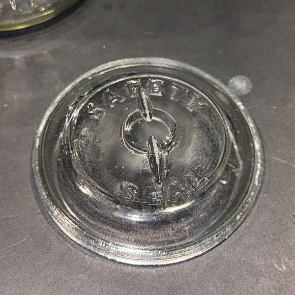 Antique Canadian Perfect Seal | Clear 1 Quart (32 oz) Glass Canning Jar - Picture 7 of 8